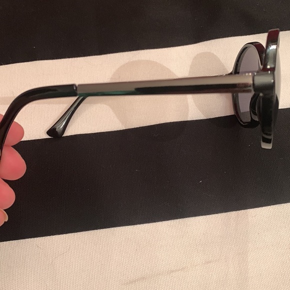 š¤Halston black round sunglassesš¤major retro vibesš¤ - Picture 3 of 5